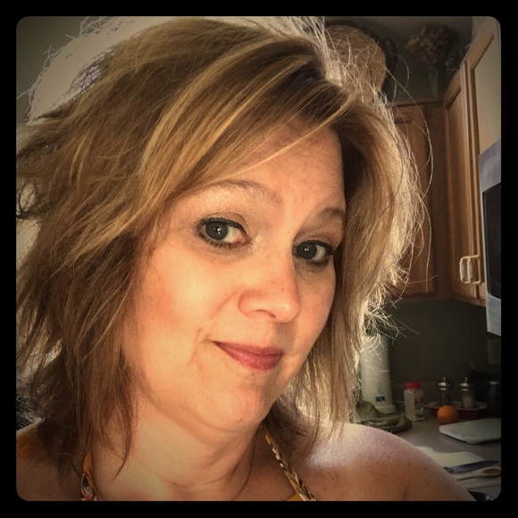 Meet your Posher, Kelly - Picture 3 of 3